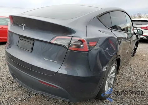 2024 Tesla Model Y z USA, uszkodzony, nr VIN 7SAYGDEE2RA283865
